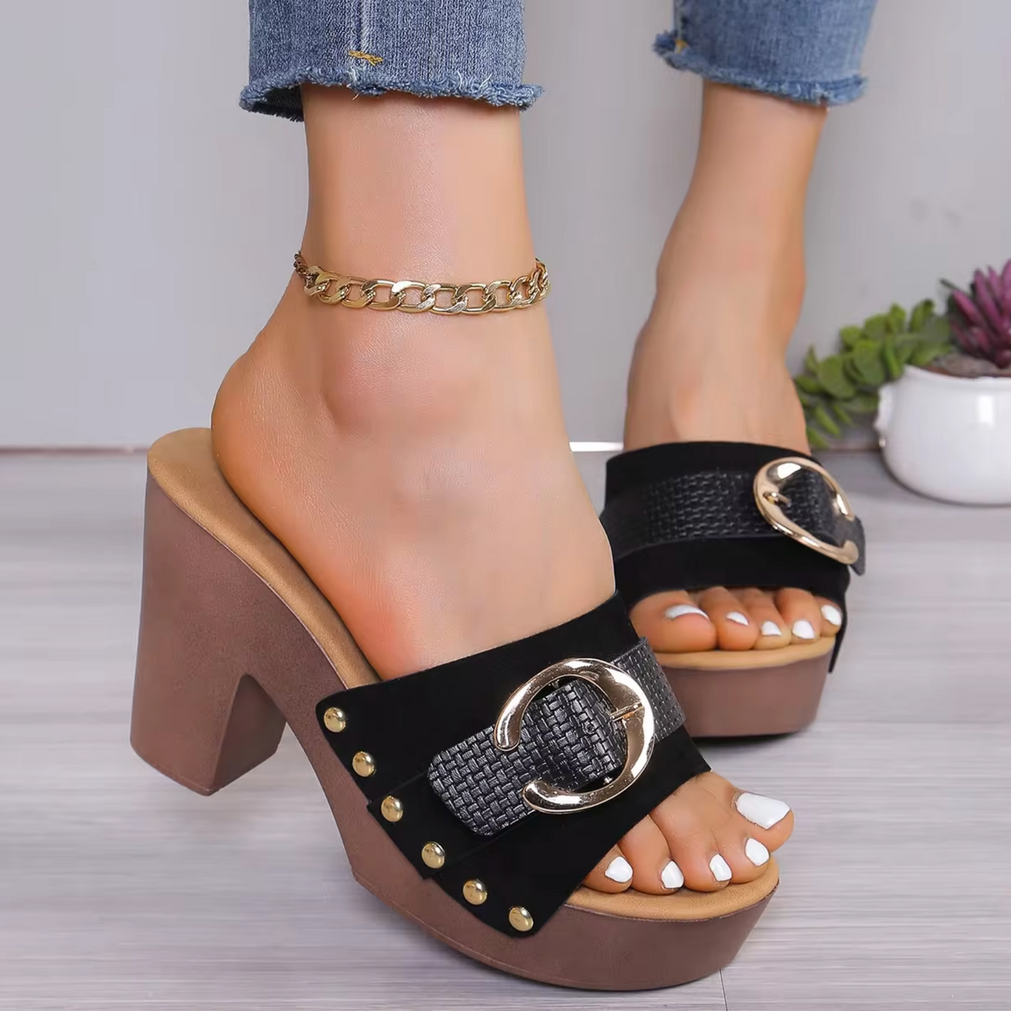 Brisa | Sandalias abiertas con tacón alto.