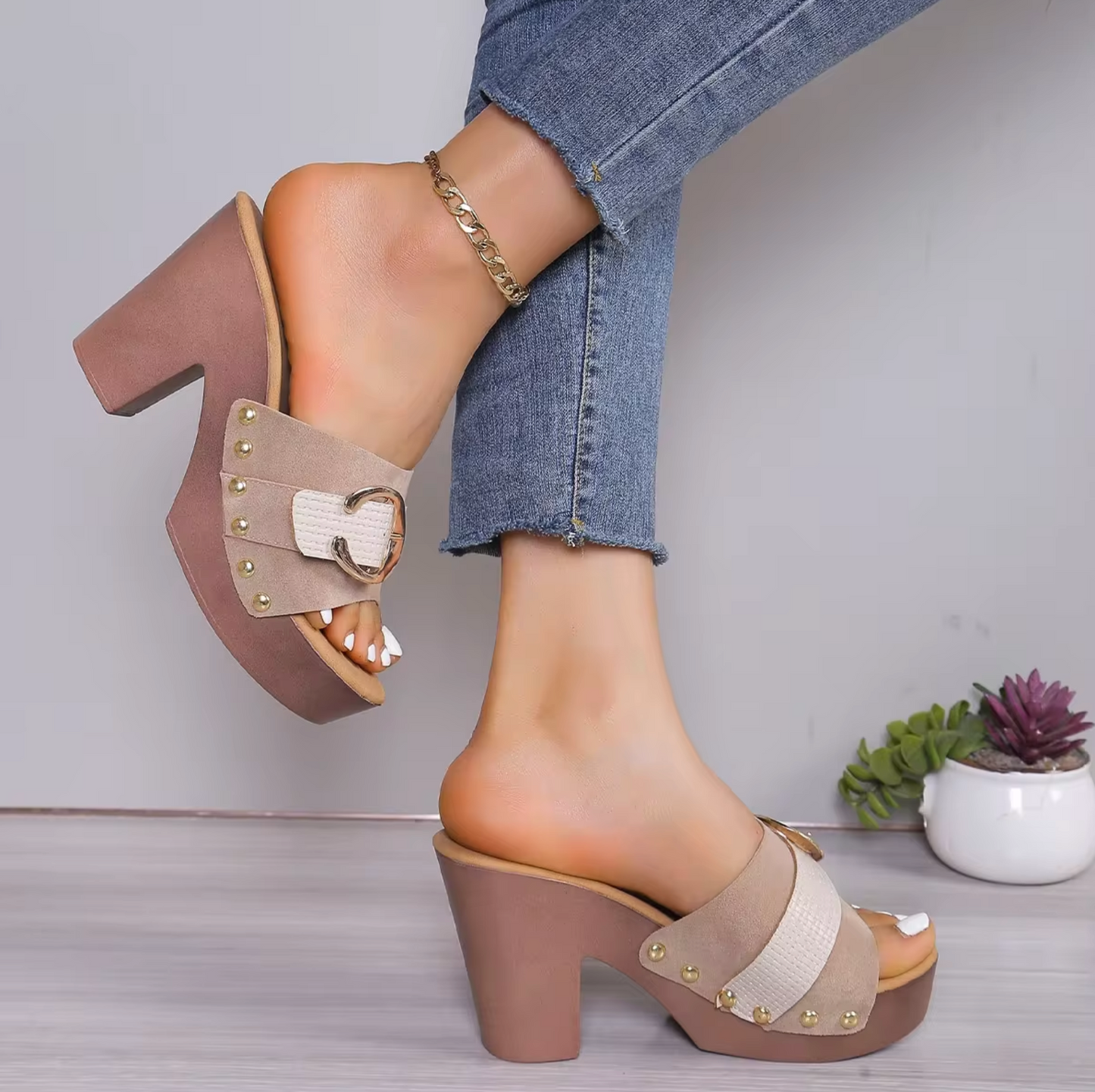Brisa | Sandalias abiertas con tacón alto.