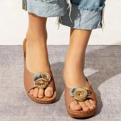 Ximena | Sandalias cómodas de piel con estampado floral.