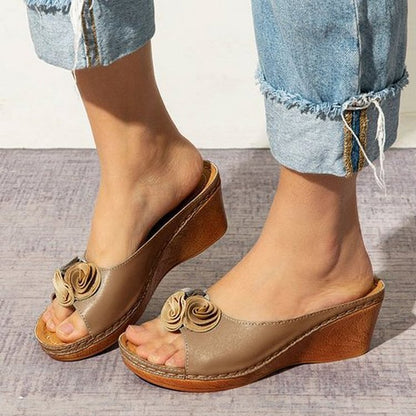 Ximena | Sandalias cómodas de piel con estampado floral.